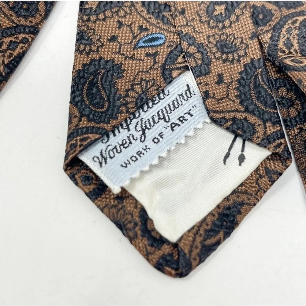 REMBRANDT CLASSICS L.J. CATALDO CO. Franklin & Foxboro Mass. Brown Paisley Tie